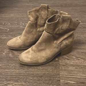 Merona tan suede short western booties, size 9